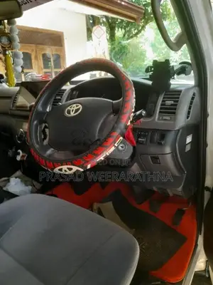 Toyota KDH 2013 Van (Used)