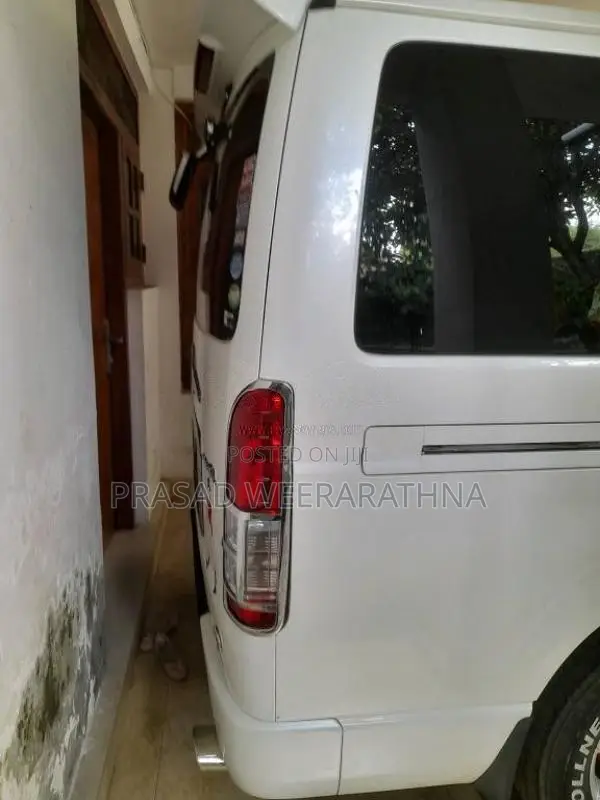 Toyota KDH 2013 Van (Used)
