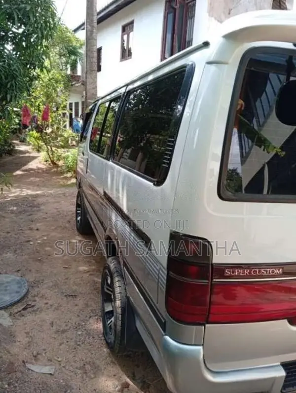 Toyota Dolphin 1991 Van (Used)