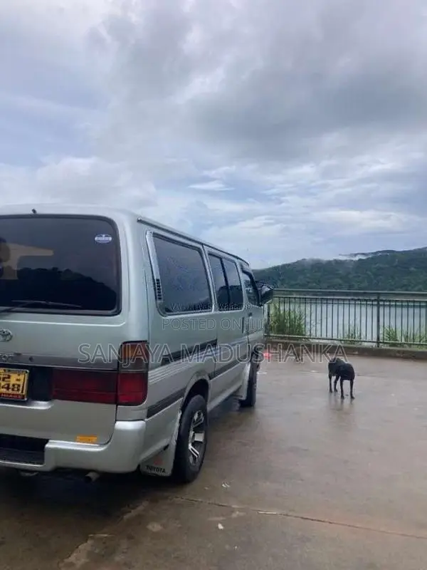 Toyota Dolphin 1993 Van (Used)
