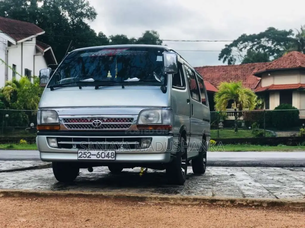 Toyota Dolphin 1993 Van (Used)
