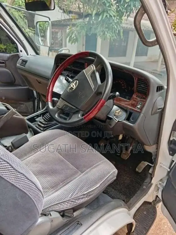 Toyota Dolphin 1991 Van (Used)