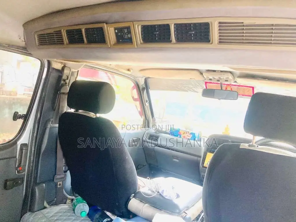 Toyota Dolphin 1993 Van (Used)