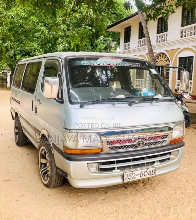 Toyota Dolphin 1993 Van (Used)