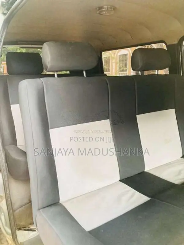 Toyota Dolphin 1993 Van (Used)