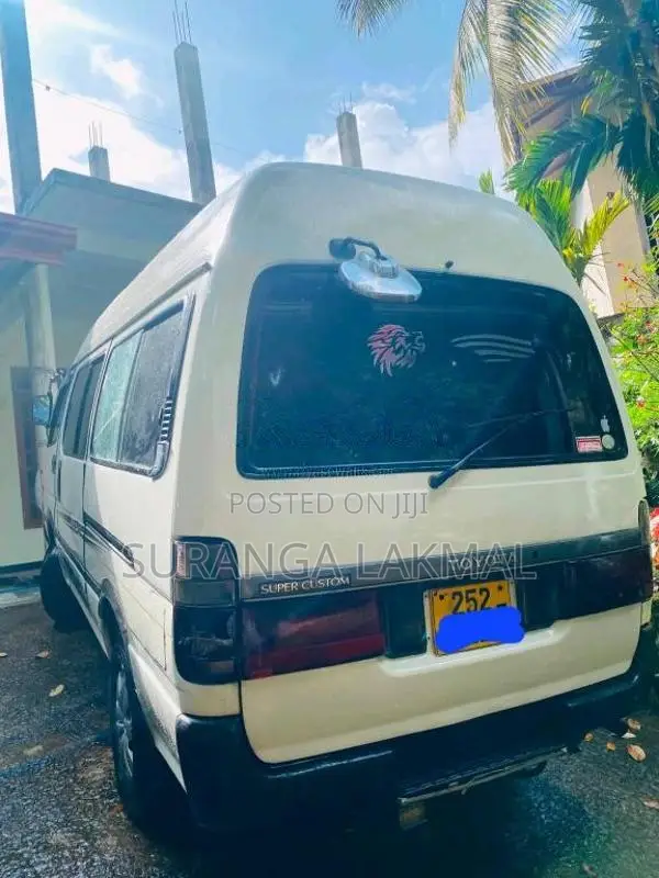 Toyota Dolphin LH113 1995 Van (Used)