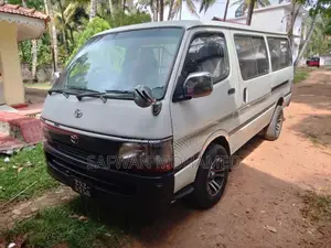 Toyota Dolphin 1993 Van (Used)