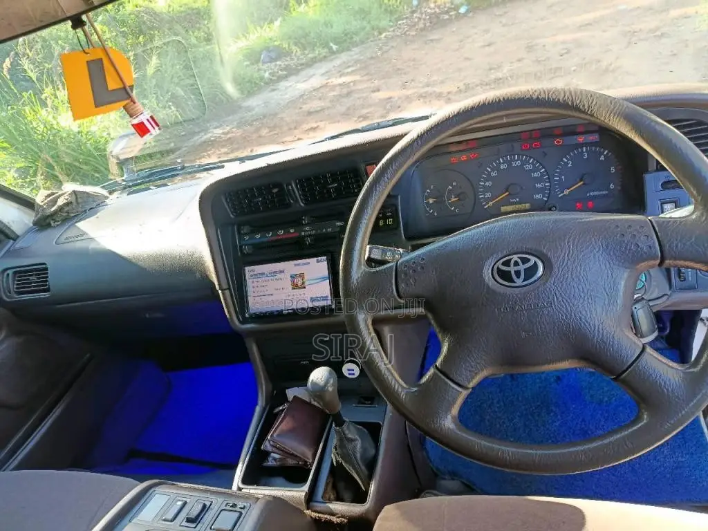 Toyota Dolphin 1993 Van (Used)