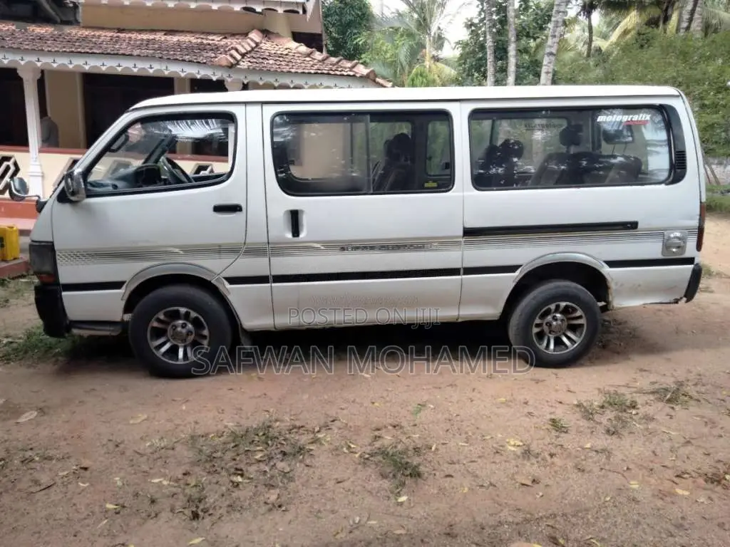 Toyota Dolphin 1993 Van (Used)