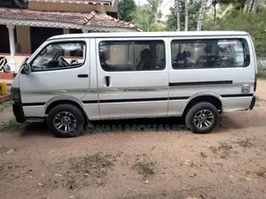 Toyota Dolphin 1993 Van (Used)