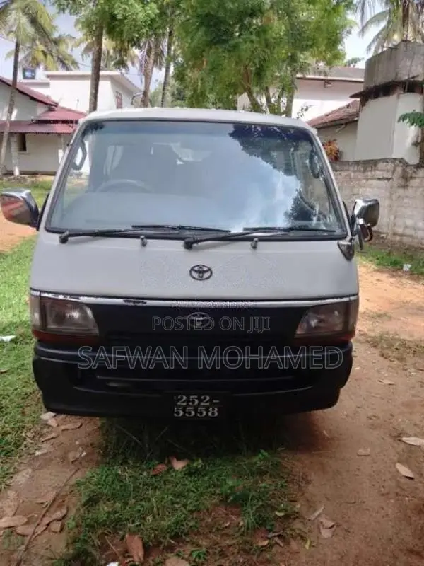 Toyota Dolphin 1993 Van (Used)