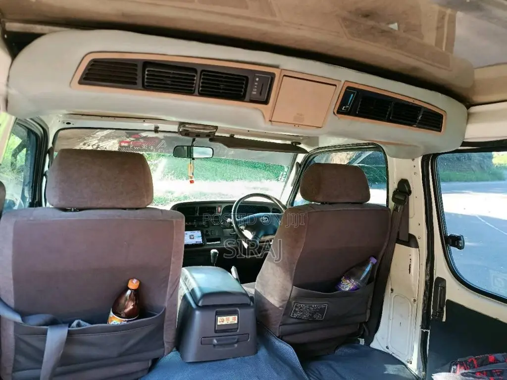 Toyota Dolphin 1993 Van (Used)