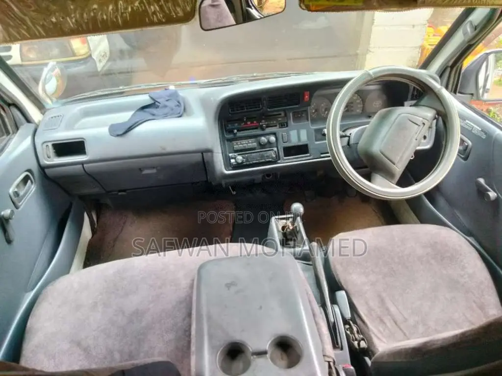 Toyota Dolphin 1993 Van (Used)