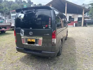 Toyota KDH 2005 Van (Used)