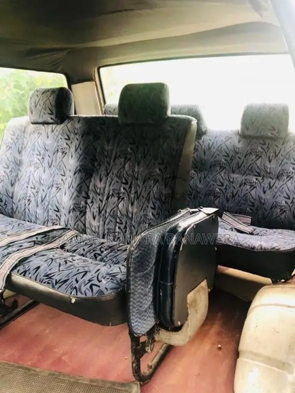 Toyota CR26 1988 Van (Used)