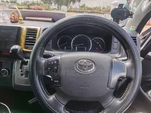 Toyota TRH 2016 Van (Used)