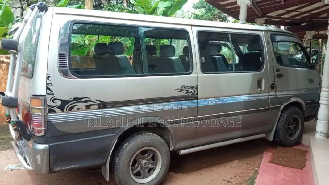 Toyota Dolphin 1993 Van (Used)
