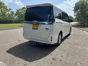 Toyota Voxy 2014 Van (Used)