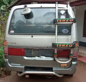Toyota Dolphin 1993 Van (Used)