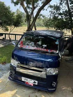 Toyota KDH 2011 Van (Used)