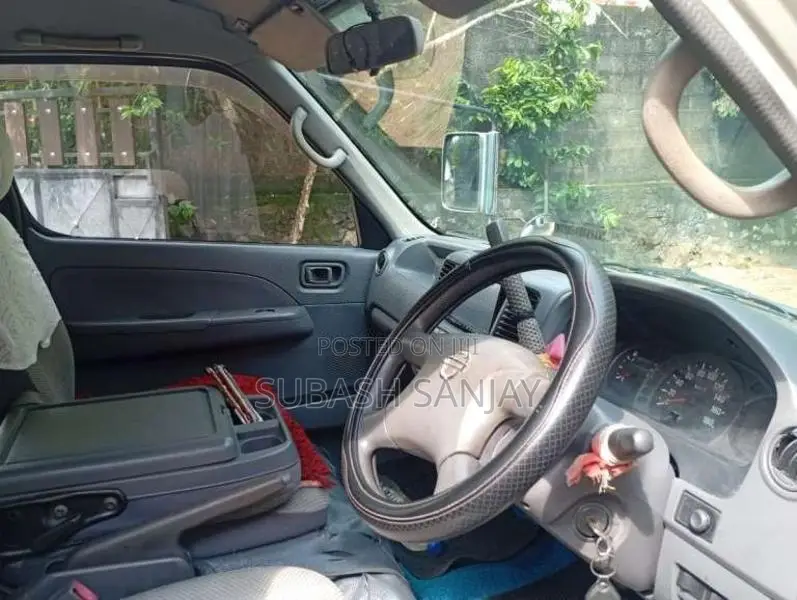 Nissan Caravan 2003 Van (Used)
