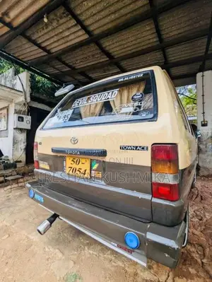 Toyota TownAce 1982 Van (Used)