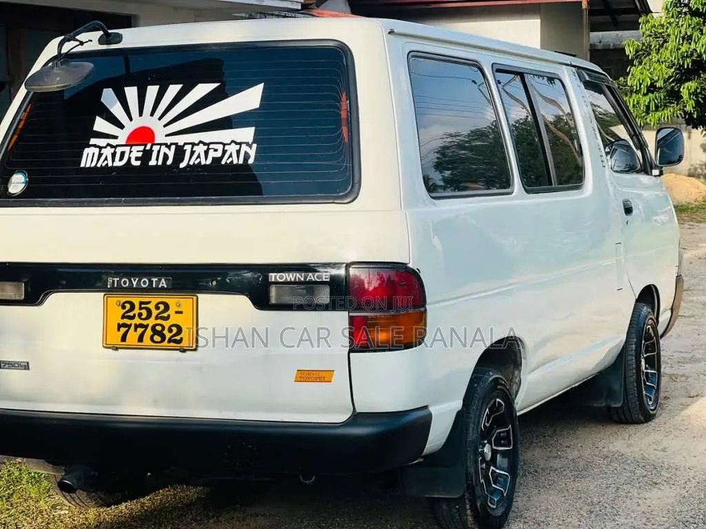 Toyota CR27 1994 Van (Used)