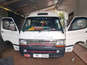 Toyota Dolphin 2007 Van (Used)