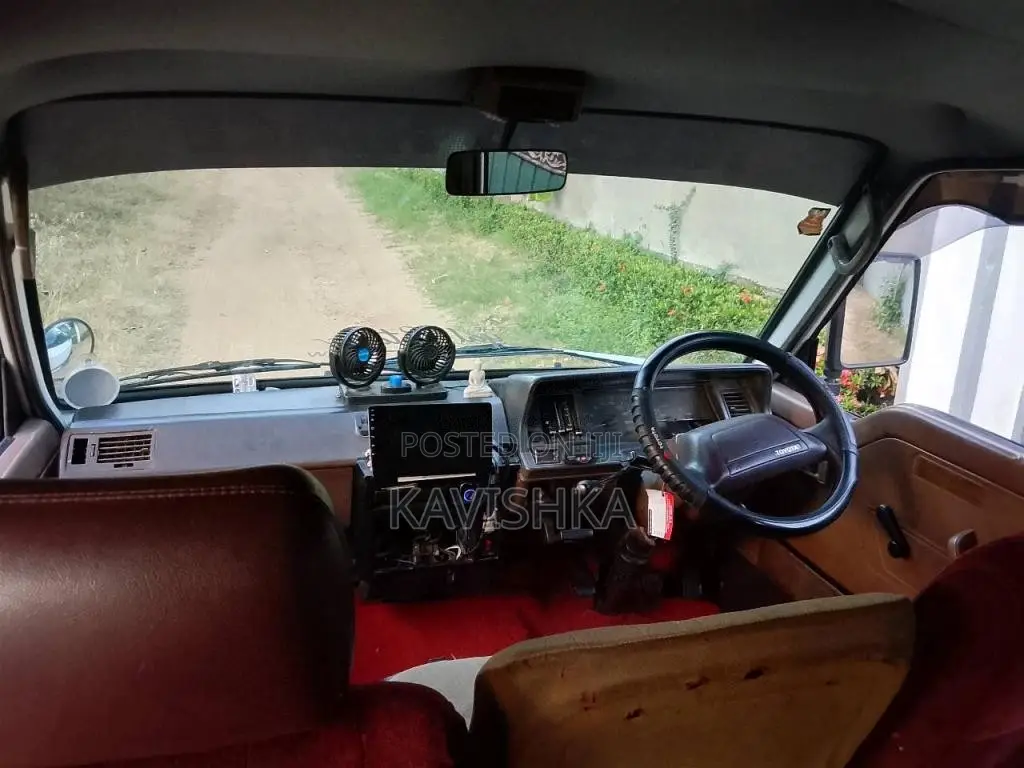 Toyota HIACE 1988 Van (Used)