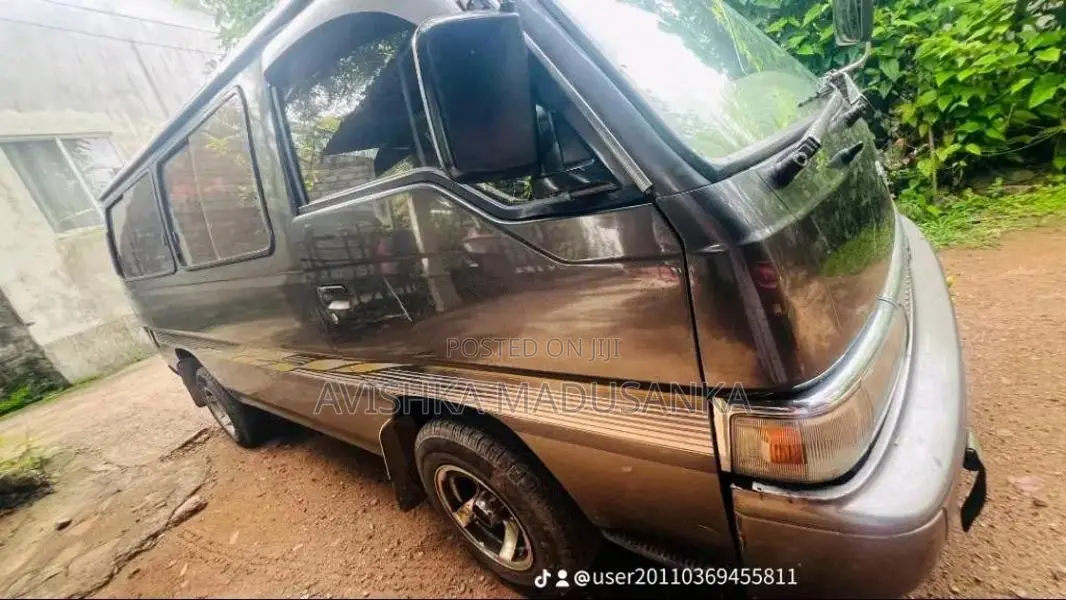 Nissan Nissan 1991 Van (Used)