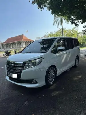 Toyota Voxy Noah 2015 Van (Used)