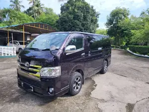 Toyota KDH 2017 Van (Used)