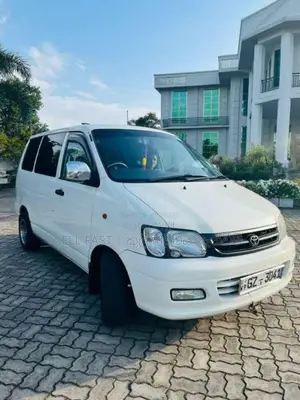 Toyota Noah 1997 Van (Used)