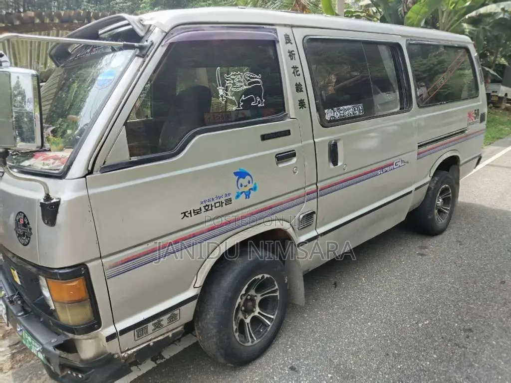 Toyota HIACE 1983 Van (Used)