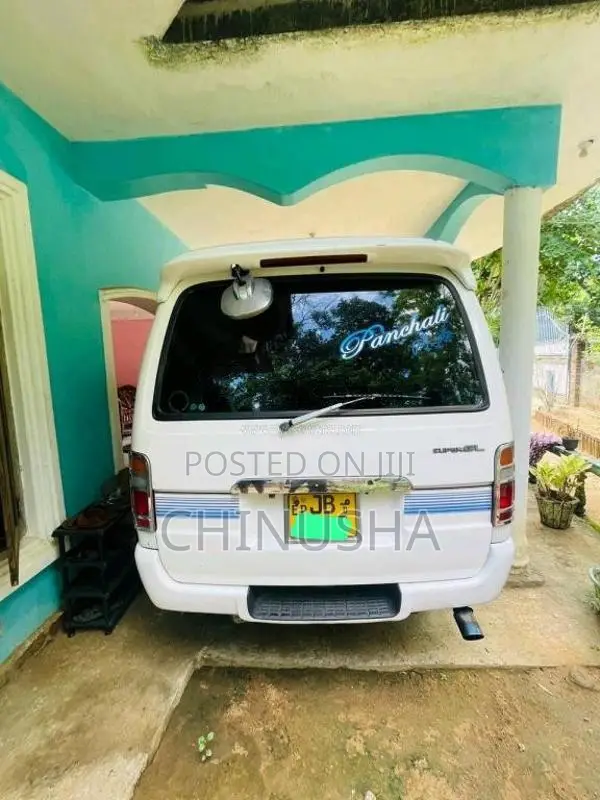 Toyota Dolphin 2004 Van (Used)