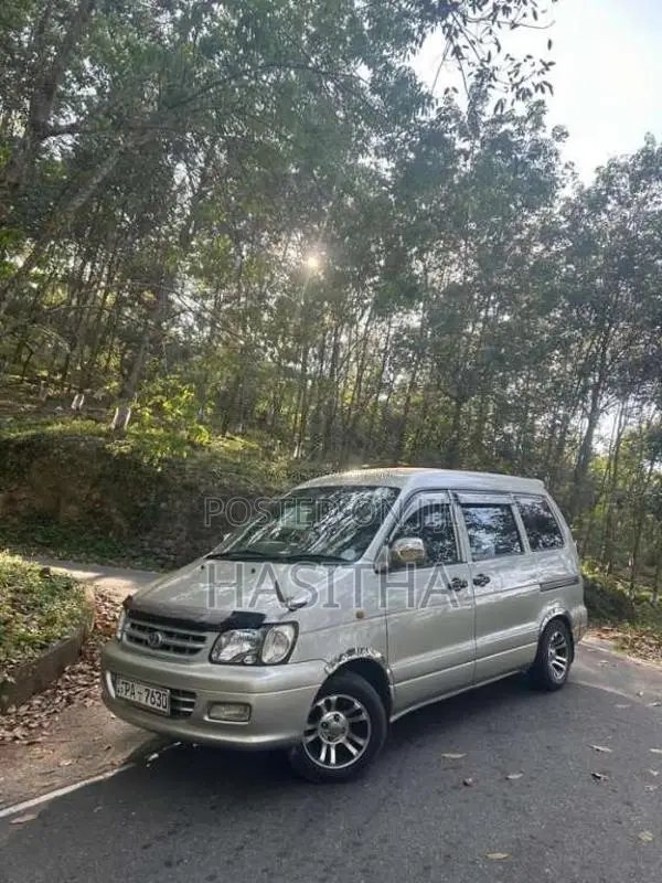 Toyota Noah 2001 Van (Used)