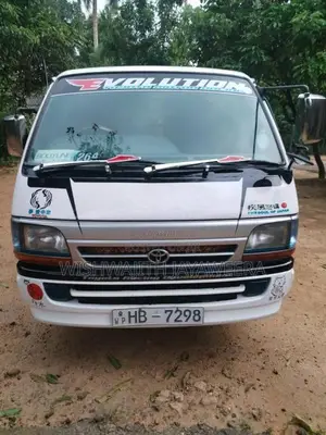 Toyota Dolphin 2003 Van (Used)