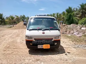 Toyota Dolphin 1992 Van (Used)