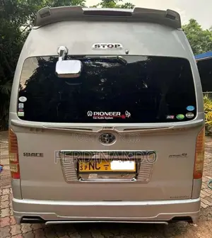 Toyota KDH 2010 Van (Used)
