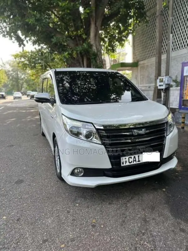 Toyota Voxy Noah 2015 Van (Used)
