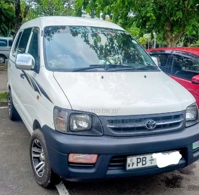 Toyota Noah KR42 2002 Van (Used)