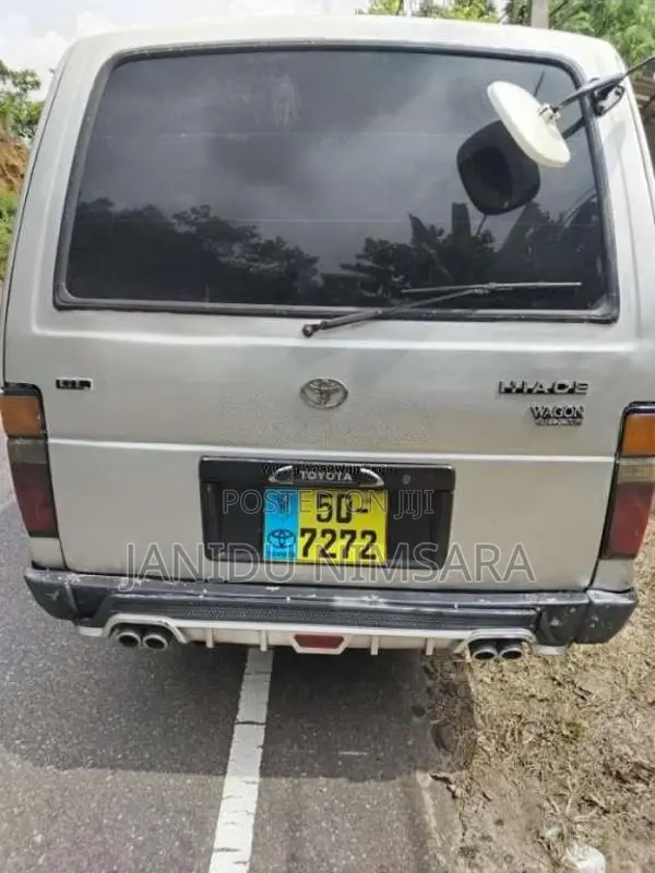 Toyota HIACE 1983 Van (Used)