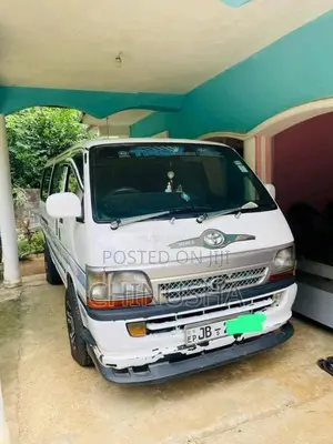 Toyota Dolphin 2004 Van (Used)