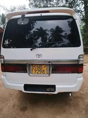 Toyota Dolphin 2003 Van (Used)