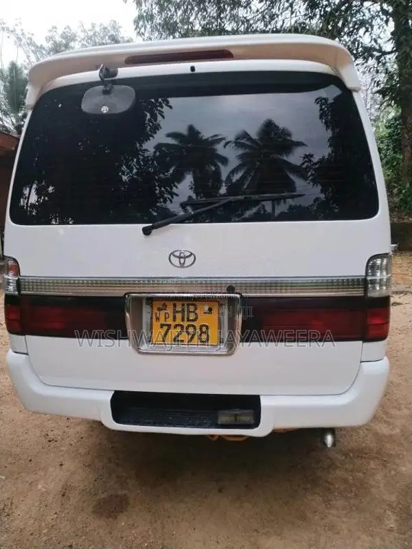 Toyota Dolphin 2003 Van (Used)