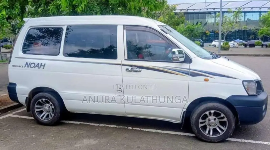 Toyota Noah KR42 2002 Van (Used)