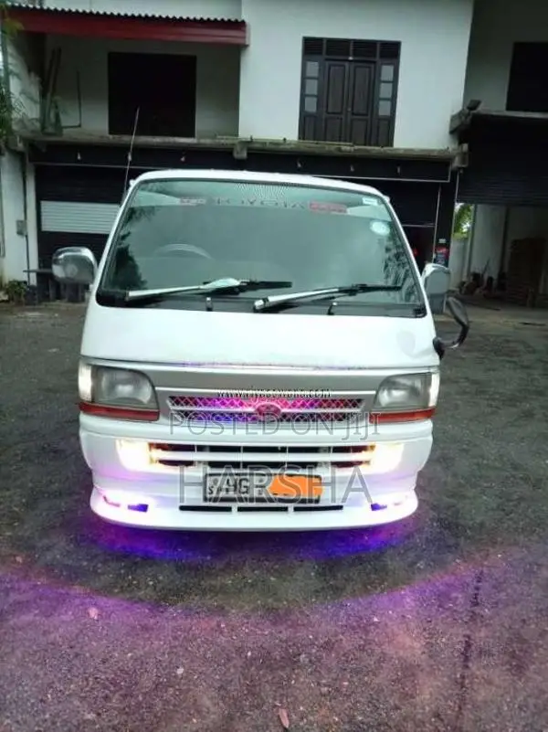 Toyota Dolphin 1997 Van (Used)