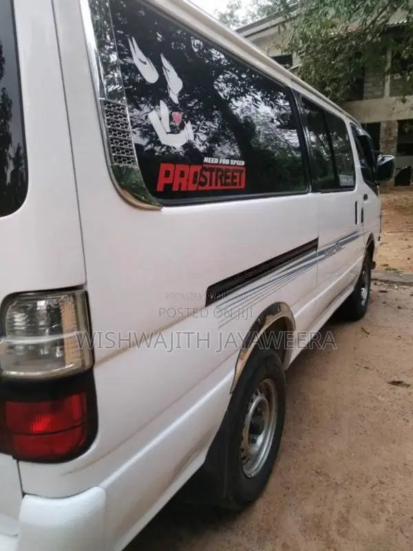 Toyota Dolphin 2003 Van (Used)