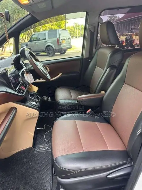 Toyota Voxy Noah 2015 Van (Used)