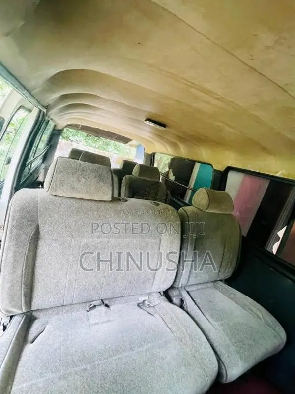 Toyota Dolphin 2004 Van (Used)